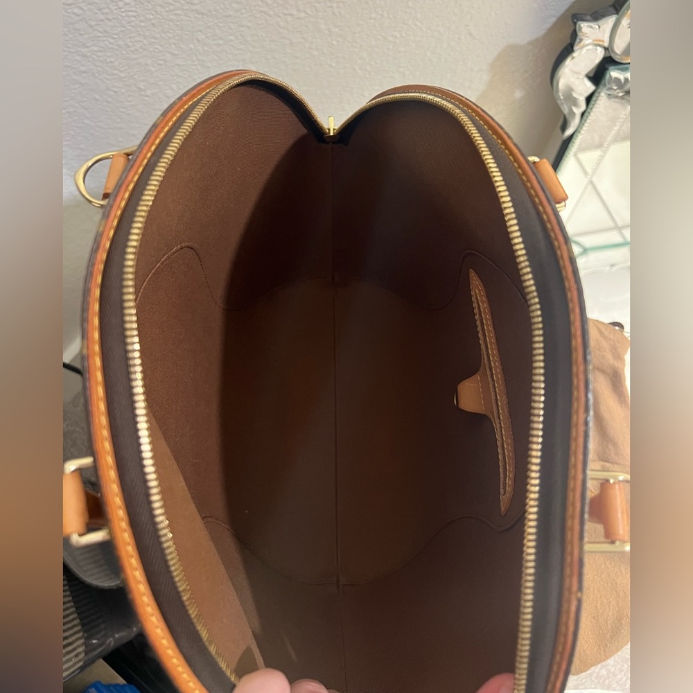 AUTHENTIC - Louis Vuitton Monogram Ellipse MM - LIKE NEW - Picture 7 of 9